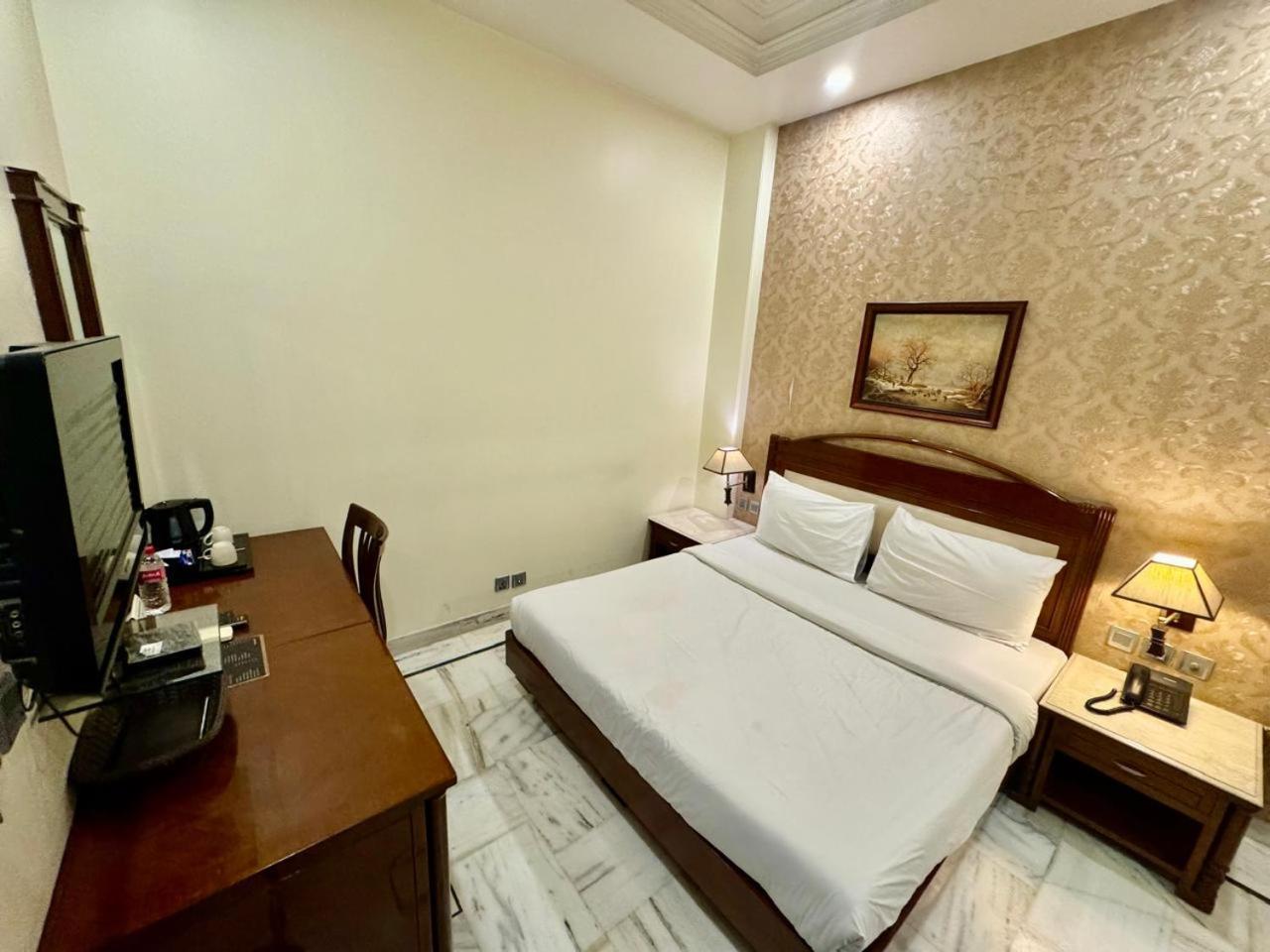 Hotel Florence Inn, Karol Bagh, New Delhi, 2 Min From Metro Dış mekan fotoğraf