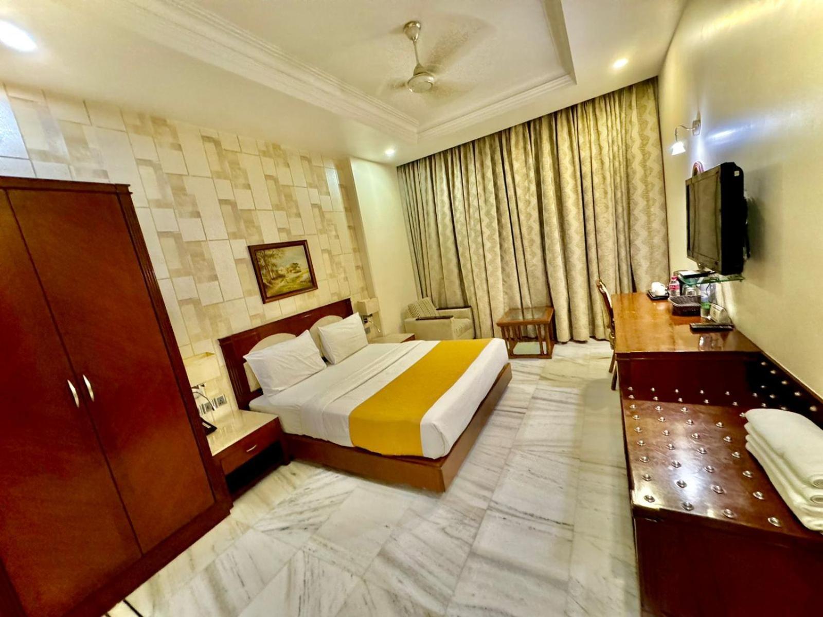 Hotel Florence Inn, Karol Bagh, New Delhi, 2 Min From Metro Dış mekan fotoğraf