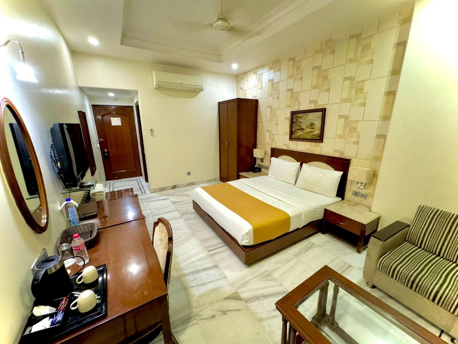 Hotel Florence Inn, Karol Bagh, New Delhi, 2 Min From Metro Dış mekan fotoğraf